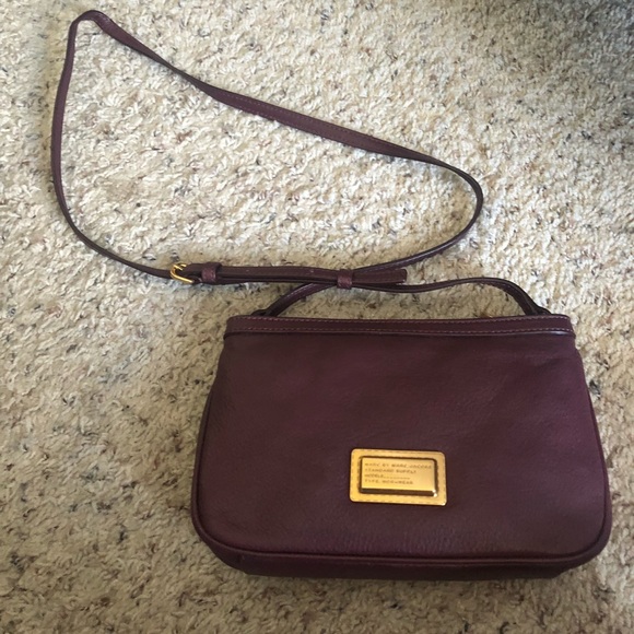 Marc By Marc Jacobs Handbags - Marc Jacobs burgundy crossbody pebbled leather